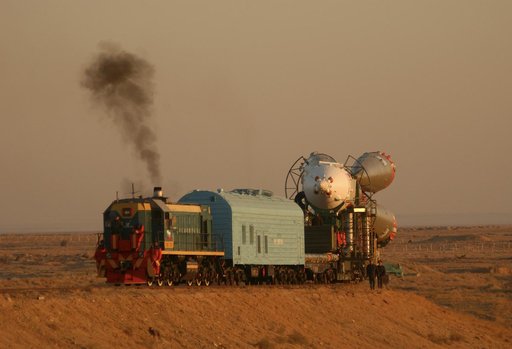 Expedition 8 Soyuz Transport