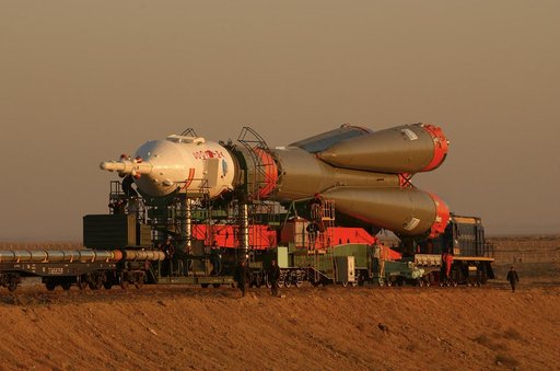 Expedition 8 Soyuz Transport