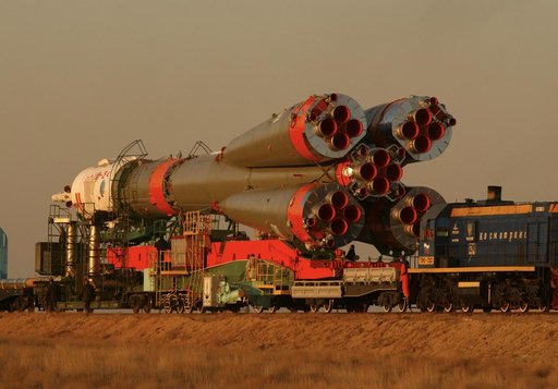 Expedition 8 Soyuz Transport