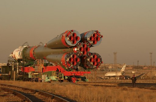 Expedition 8 Soyuz Transport