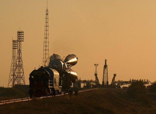 Expedition 8 Soyuz Transport