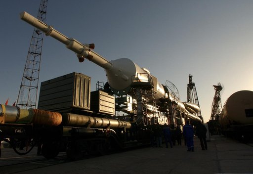 Expedition 8 Soyuz Transport