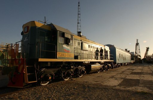 Expedition 8 Soyuz Transport