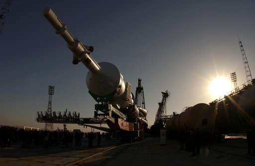 Expedition 8 Soyuz Transport