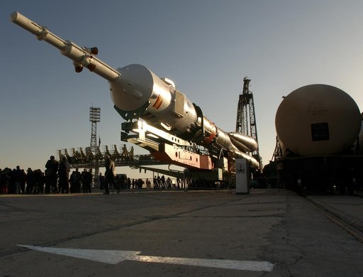 Expedition 8 Soyuz Transport