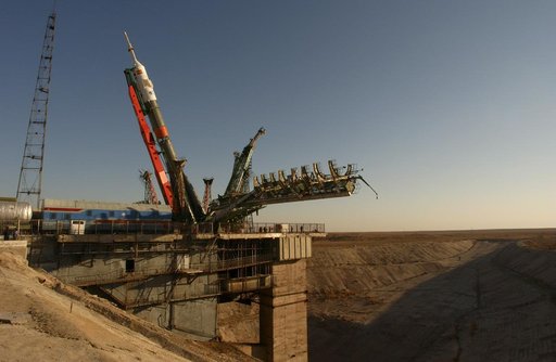 Expedition 8 Soyuz Transport
