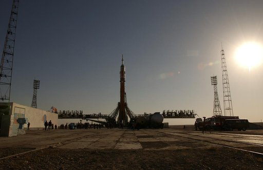Expedition 8 Soyuz Transport