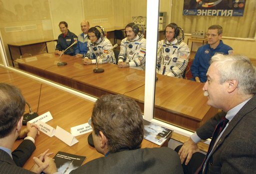 Expedition 8 Launch Day