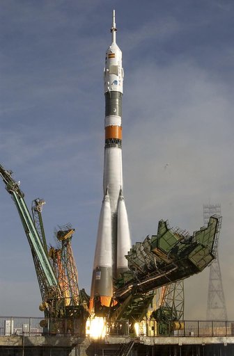 Expedition 8 Launch