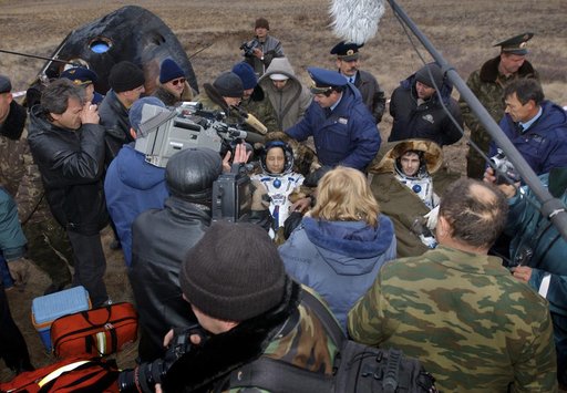 Expedition 7 Landing
