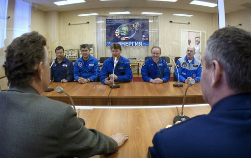 Expedition 9 Preflight Activities