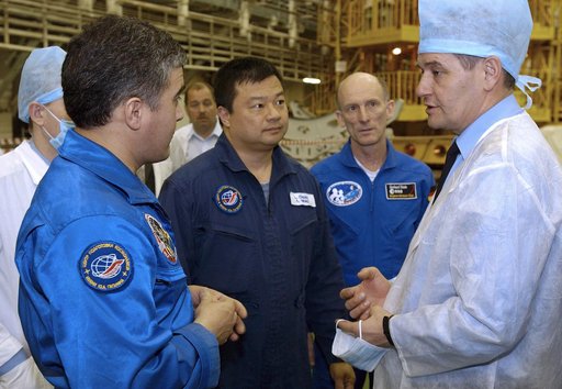 Expedition 9 Preflight Activities