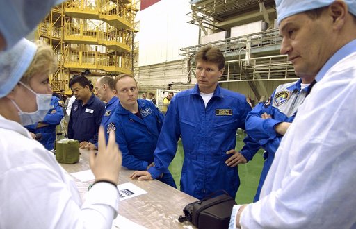 Expedition 9 Preflight Activities