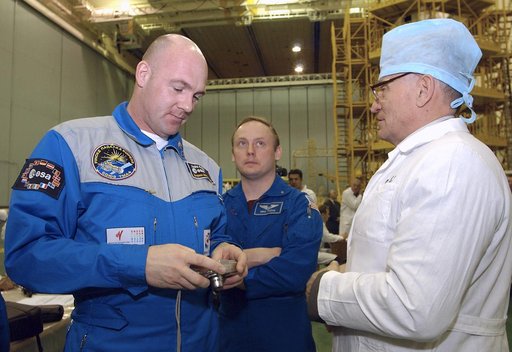 Expedition 9 Preflight Activities