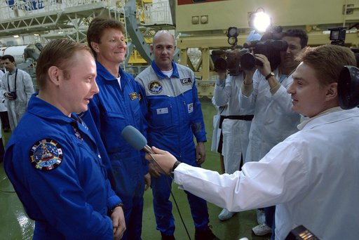 Expedition 9 Preflight Activities