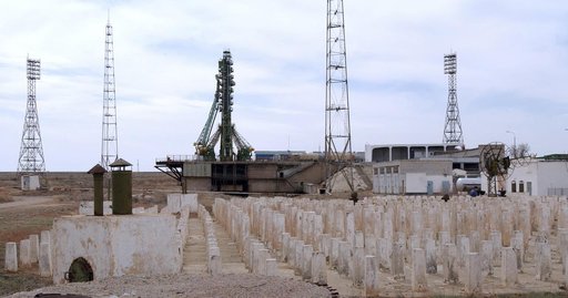 Expedition 9 Preflight Activities