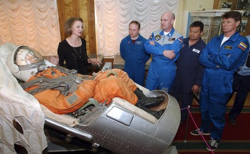 Expedition 9 Preflight Activities