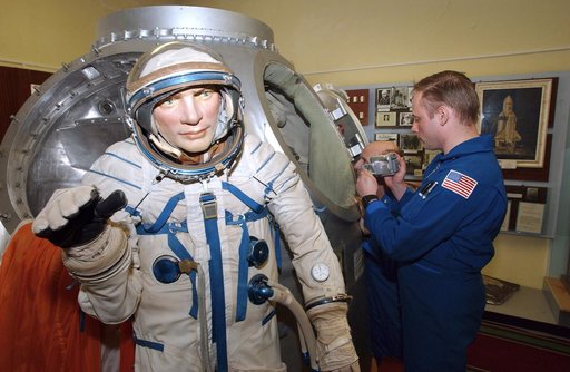 Expedition 9 Preflight Activities
