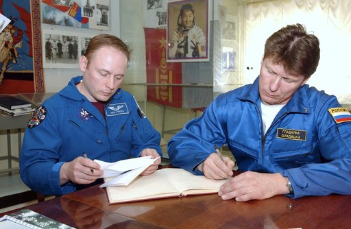 Expedition 9 Preflight Activities