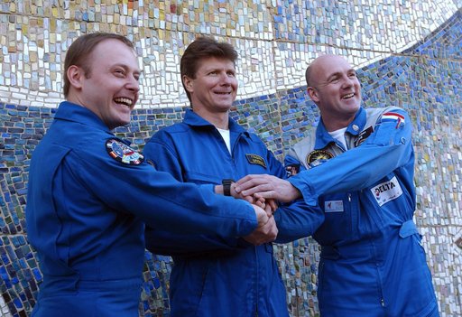 Expedition 9 Preflight Activities