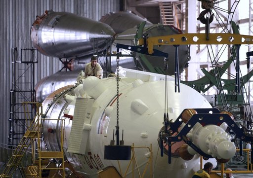 Expedition 9 Soyuz Assembly