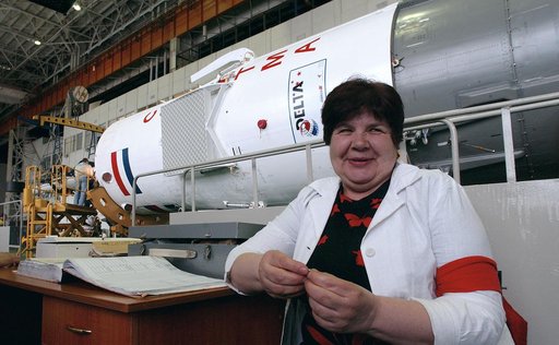 Expedition 9 Soyuz Assembly
