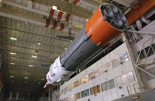 Expedition 9 Soyuz Assembly