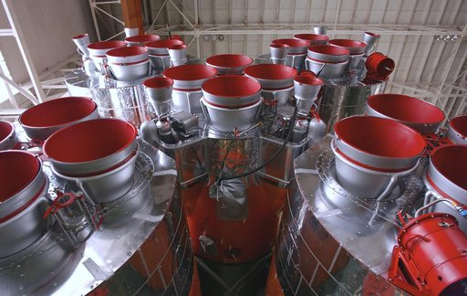 Expedition 9 Soyuz Assembly