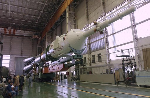 Expedition 9 Soyuz Assembly