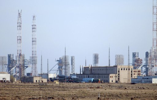 Expedition 9 Soyuz Rollout