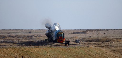 Expedition 9 Soyuz Rollout
