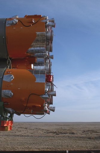 Expedition 9 Soyuz Rollout