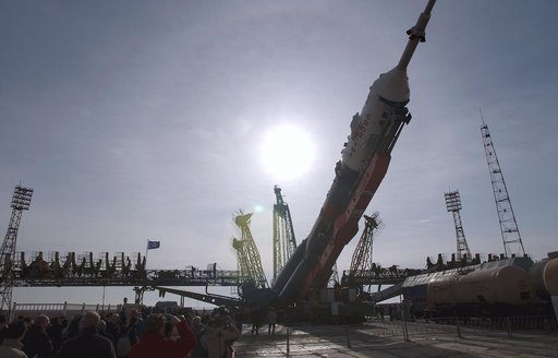 Expedition 9 Soyuz Rollout