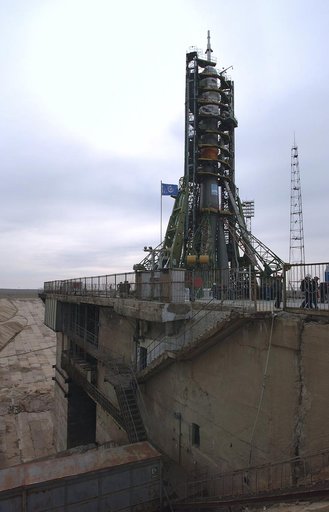 Expedition 9 Soyuz Rollout