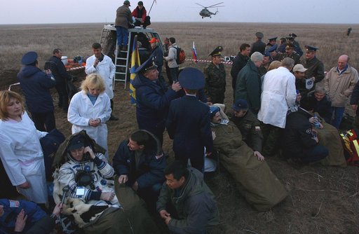 Expedition 8 Landing