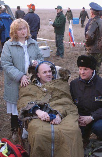 Expedition 8 Landing
