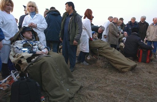 Expedition 8 Landing
