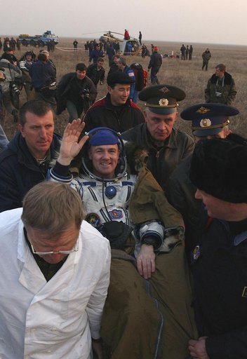 Expedition 8 Landing