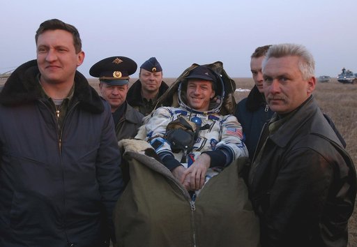 Expedition 8 Landing