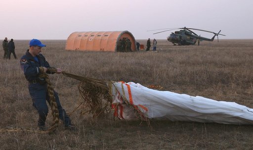 Expedition 8 Landing