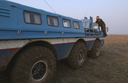 Expedition 8 Landing