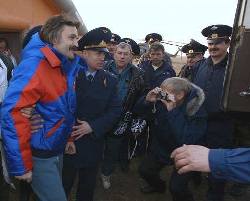 Expedition 8 Landing