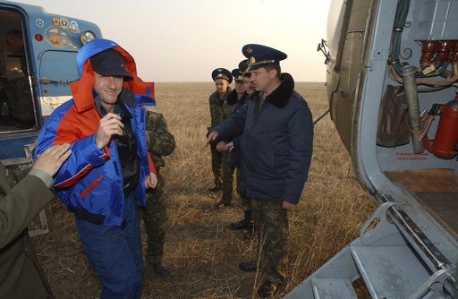 Expedition 8 Landing