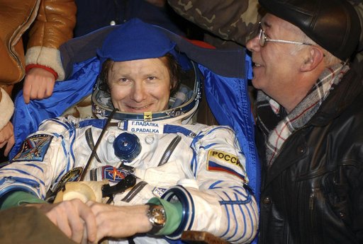 Expedition 9 Landing