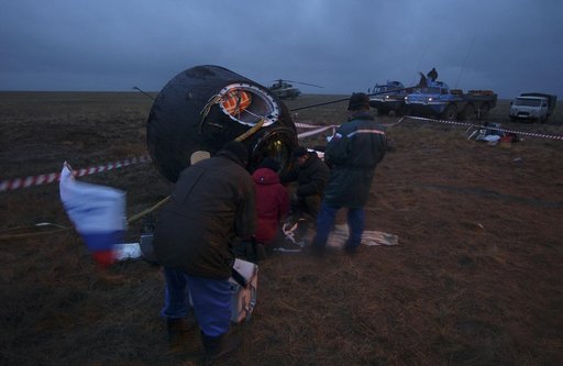 Expedition 9 Landing