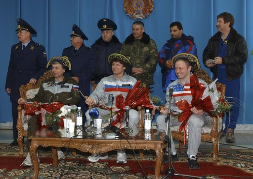 Expedition 9 Landing