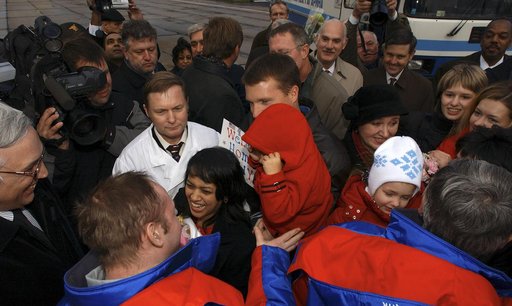 Expedition 9 Landing