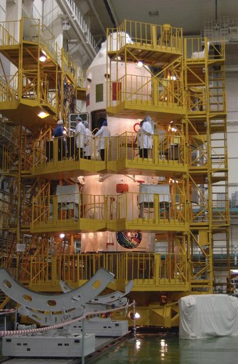 Expedition 11 Soyuz Inspection