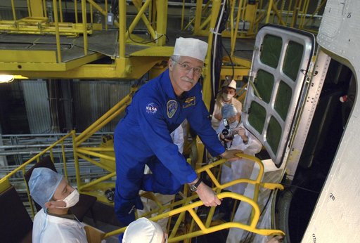 Expedition 11 Soyuz Inspection