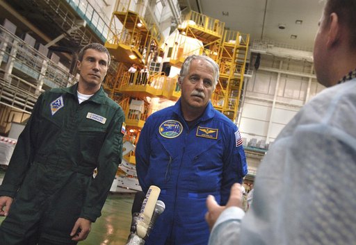 Expedition 11 Soyuz Inspection